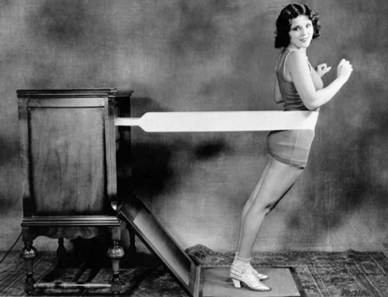 The new ‘hip massage machine’ from the United States, circa 1928.