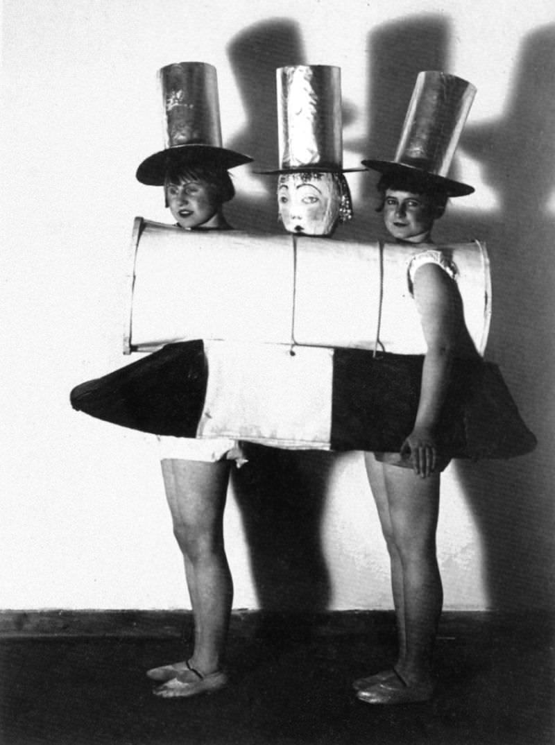 The Triadic Ballet: A Surreal Dance of Geometric Shapes in the Roaring Twenties