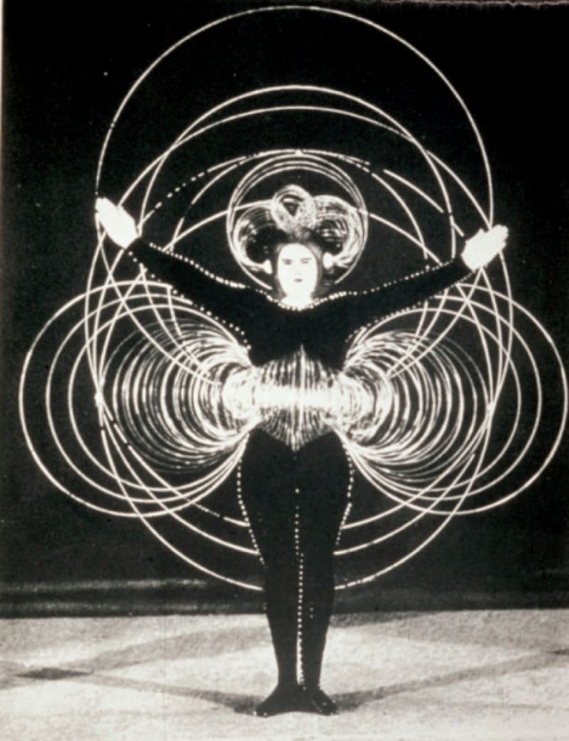 The Triadic Ballet: A Surreal Dance of Geometric Shapes in the Roaring Twenties