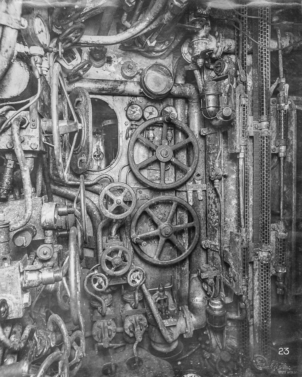 Control room looking aft. Wheels for raising and lowering the periscope are visible.