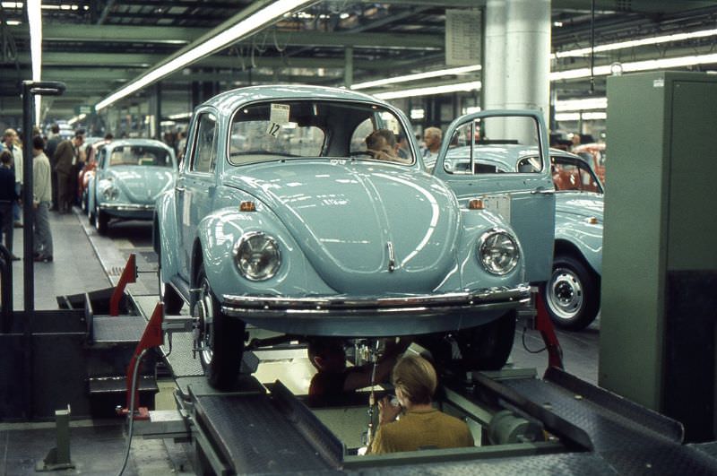 Final checks on a completed car