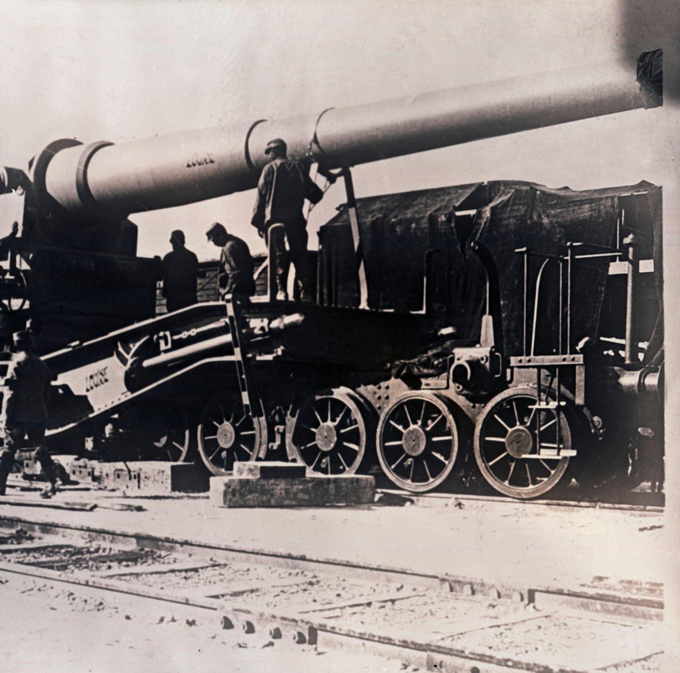 Heavy artillery on a train, circa 1914-1918, with a large gun named "Louise."