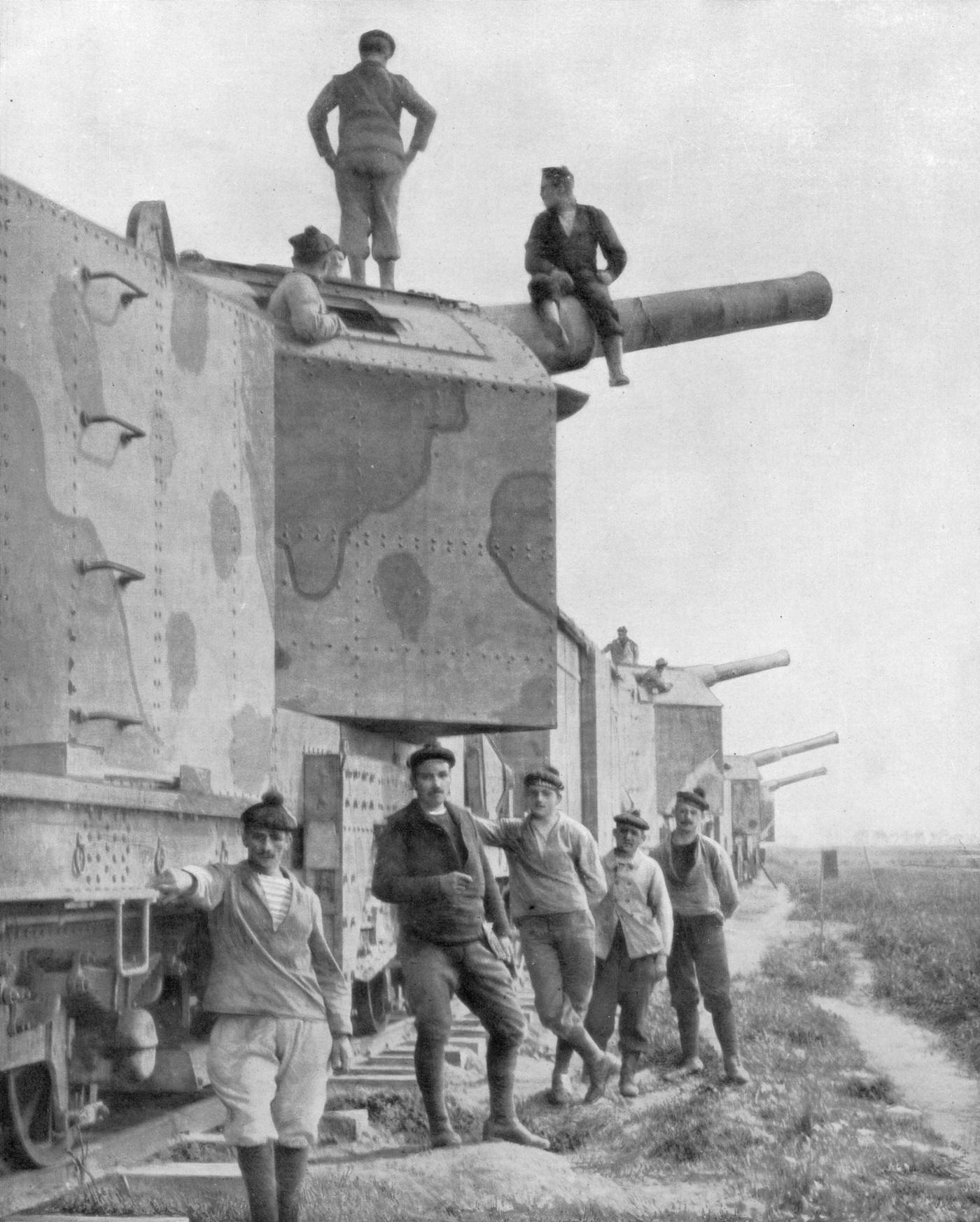 An armored train battery, 1918.