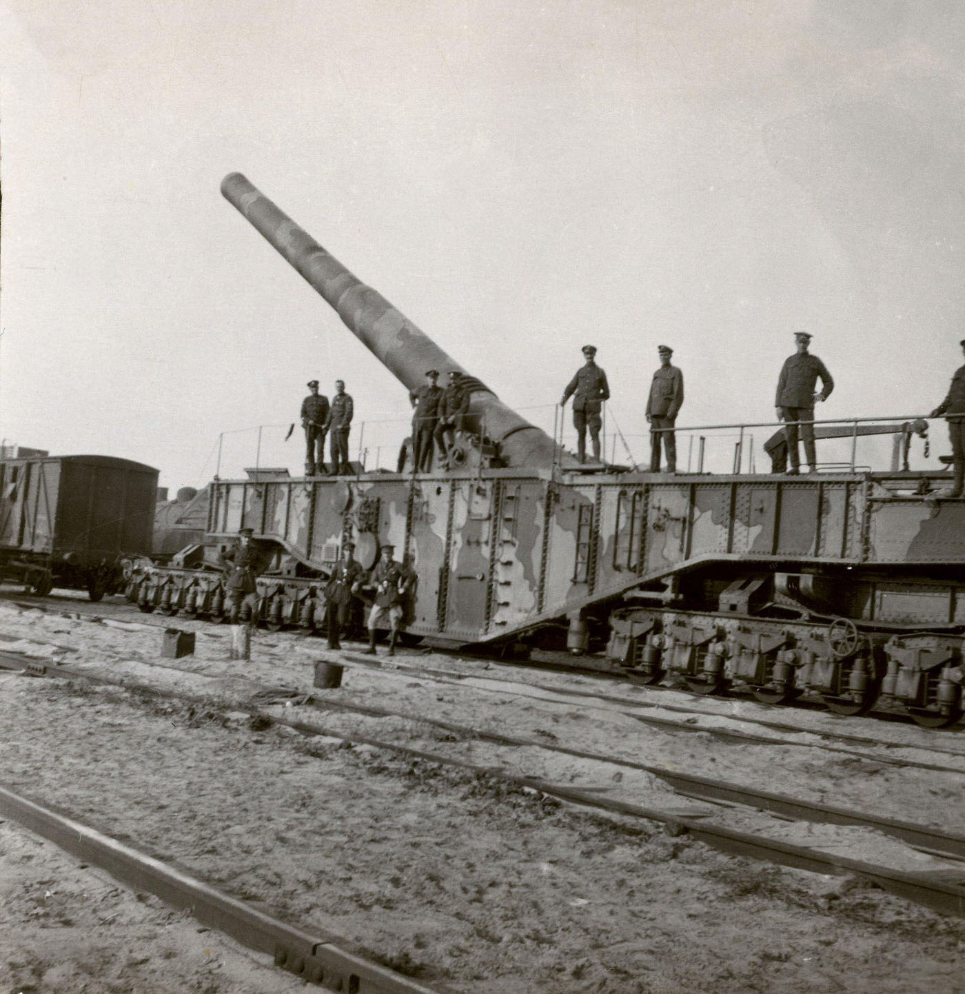 16-inch railway gun that pulverized the Hindenburg Line, France, 1917-1918.