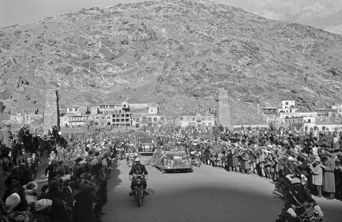 Motorcade for President Eisenhower's visit to Kabul, 1959.