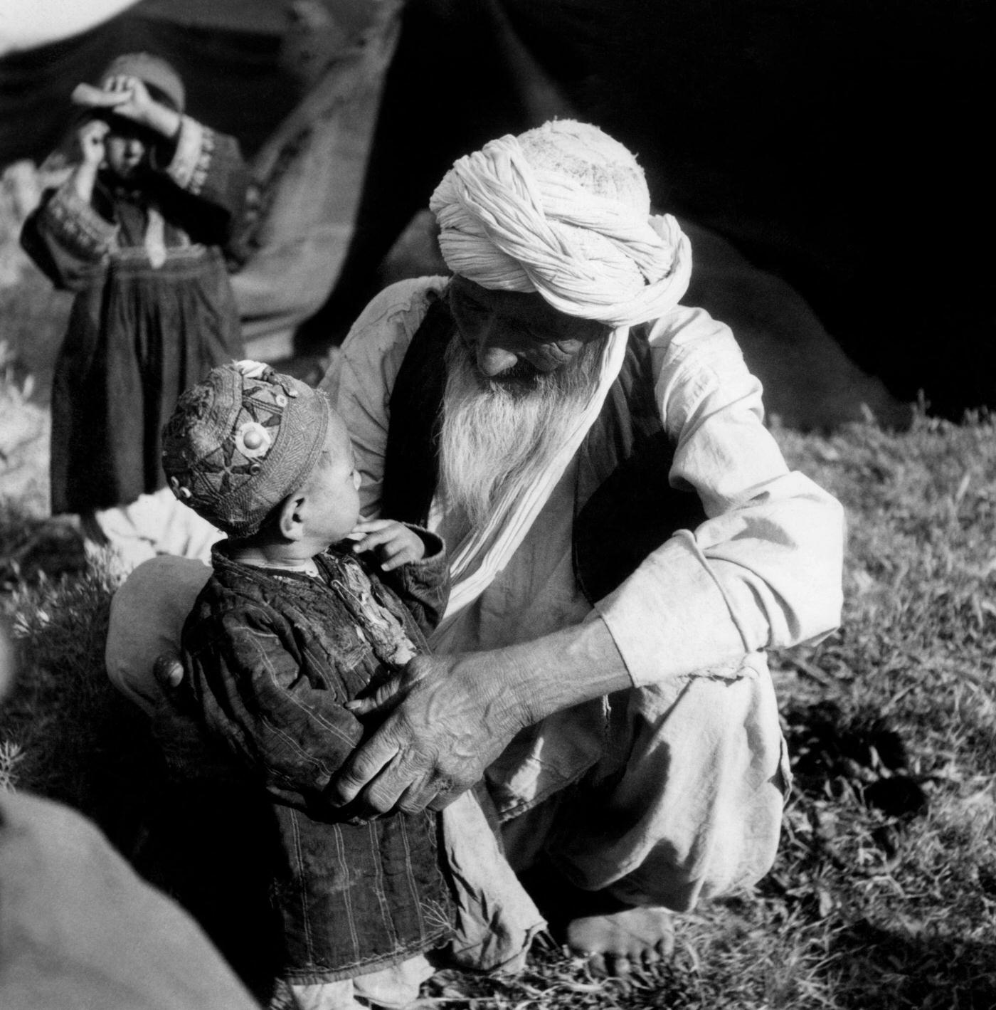 Old nomadic Uzbek with his grandchildren, 1956.