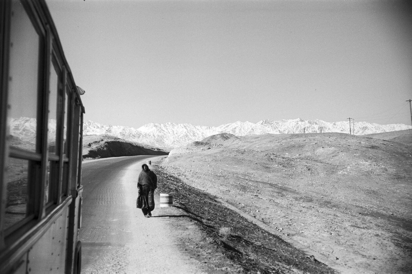The coach on the Kaboul route arriving with the hauteur of a marcheur, 1950s