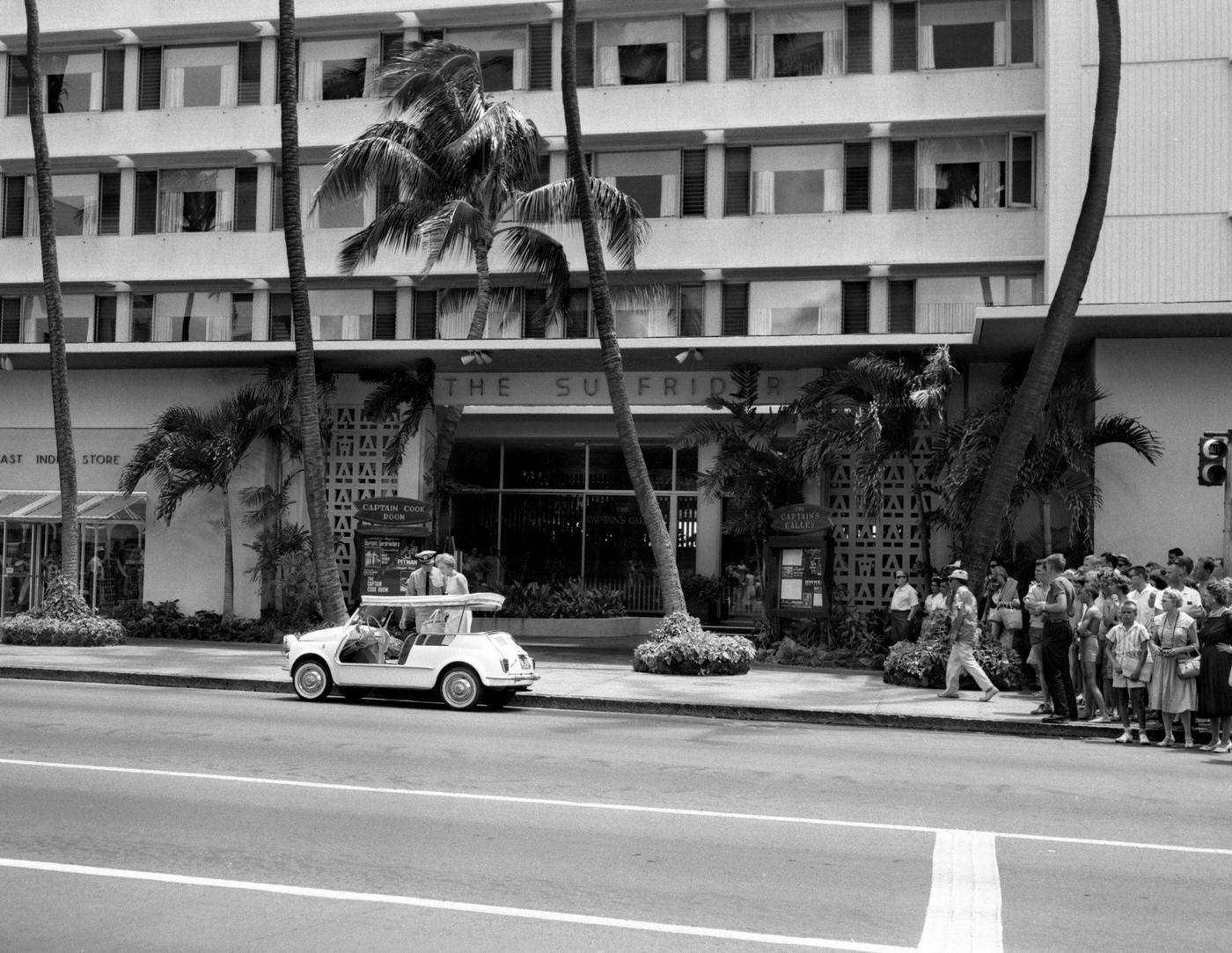 Surfrider Hotel (Sheraton), Waikiki Beach, Honolulu, Hawaii, 1960s