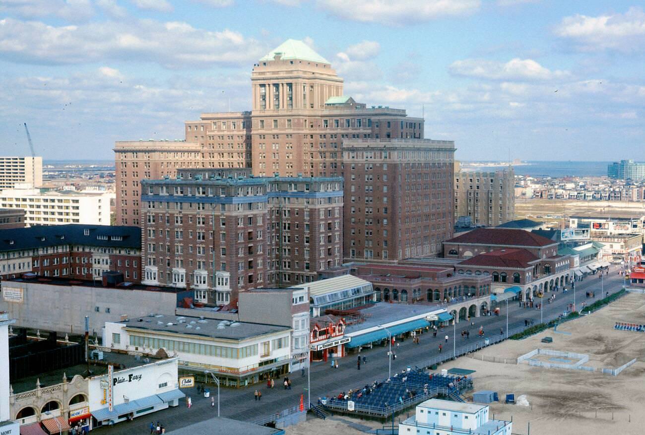 Atlantic City with the ‘Chalfonte-Haddon Hall’ hotel complex, 1960