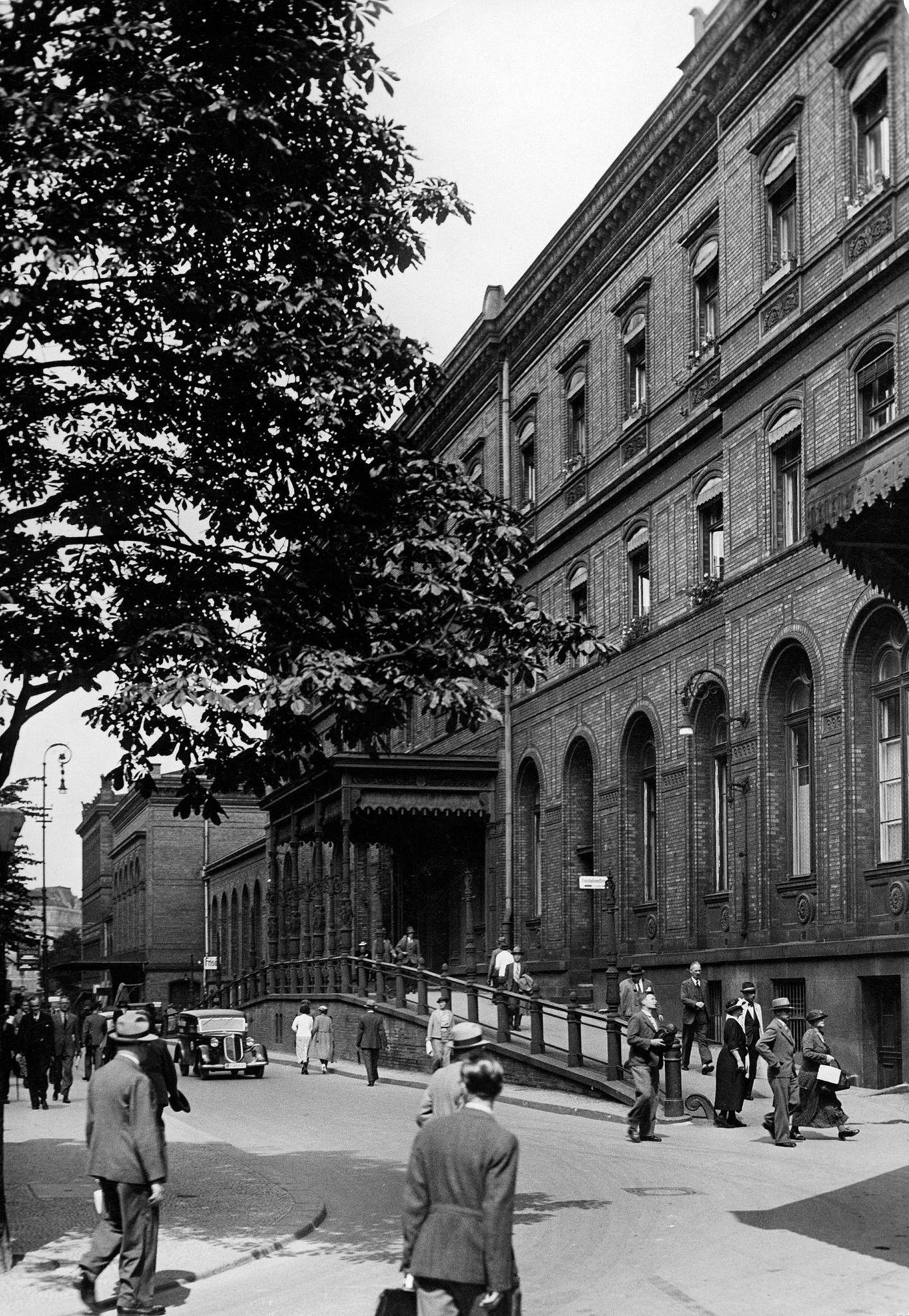 Germany Free State Prussia Berlin Berlin Potsdamer Platz station: the oldest part of the station, with the loading ramp, Berlin, 1938