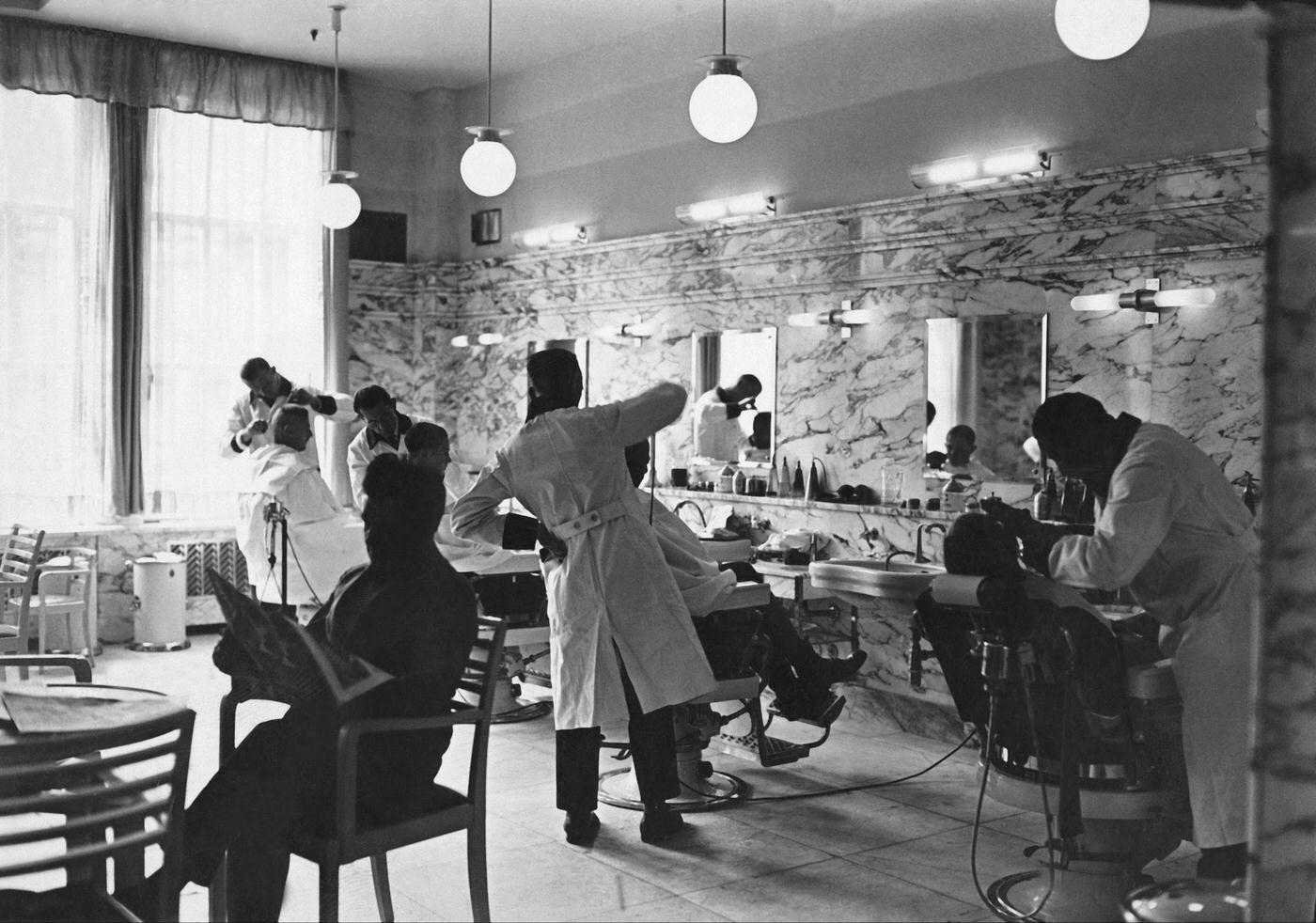 Hair Salon In The Karstadte Department Store, Berlin, 1930s
