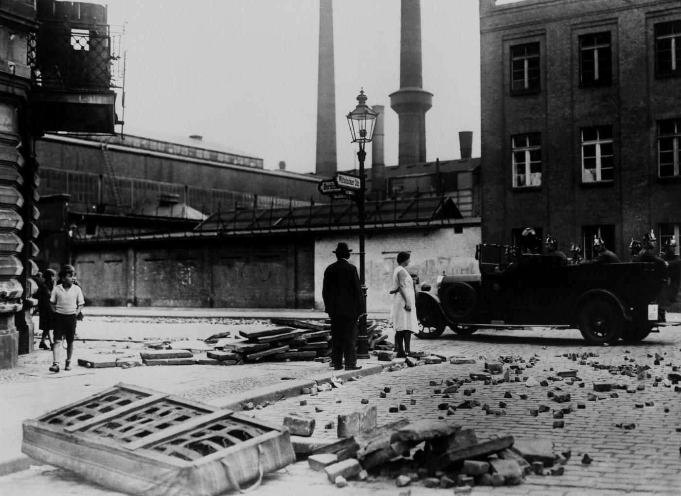 Confrontation Between Communists And Policemen In The Streets Of Berlin, Berlin, 1930