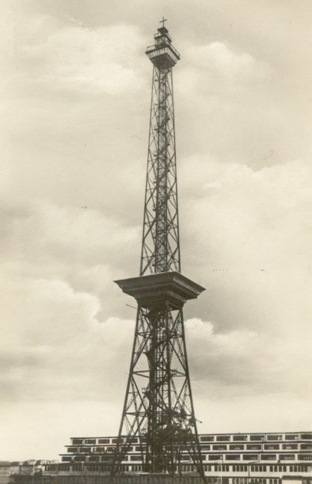 Radio Tower and exhibition hall, Berlin, 1930