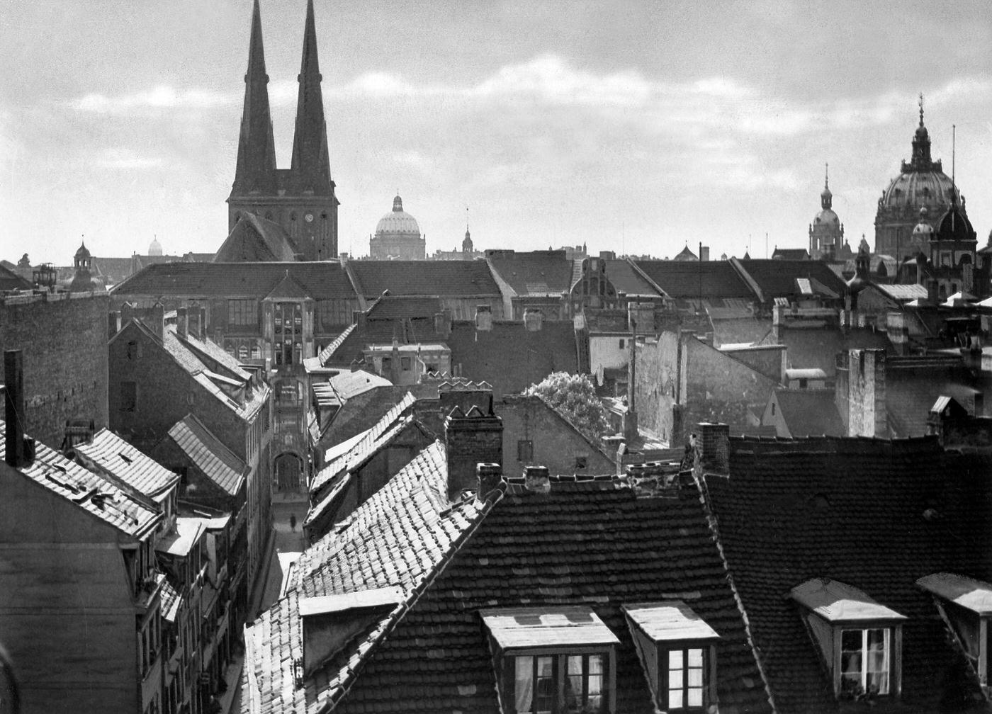 View into the Parochialstrasse with the Nicolaikirche, the cupola of the city palace, and the protestant cathedral, 1930