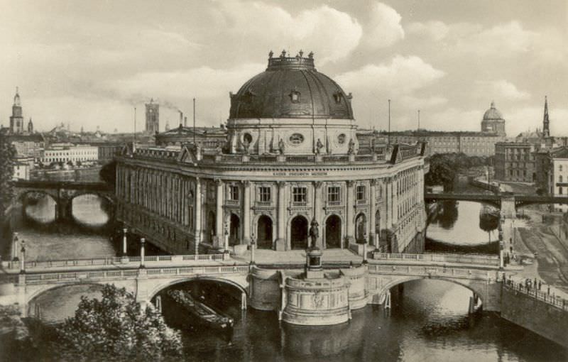 The Emperor Frederick Gallery, Berlin, 1930