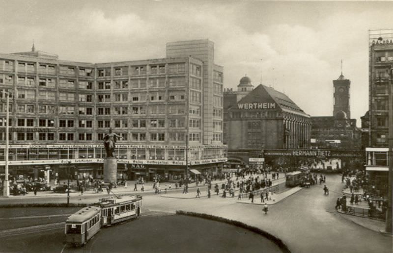 Alexanderplatz and the Berolina column, Berlin, 1930