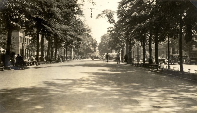 Under the linden trees, Berlin, 1930s