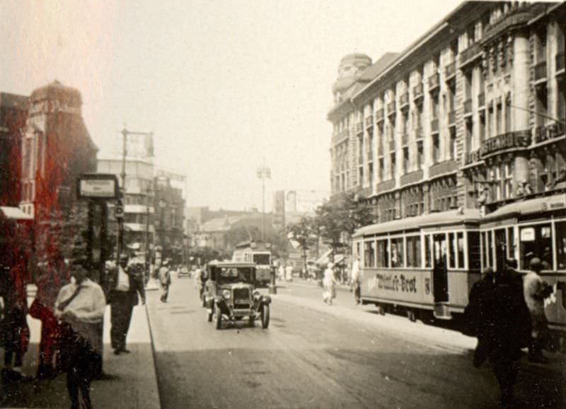 Königgrätzer Straße in front of the Potsdamer Bahnhof, Berlin, 1930