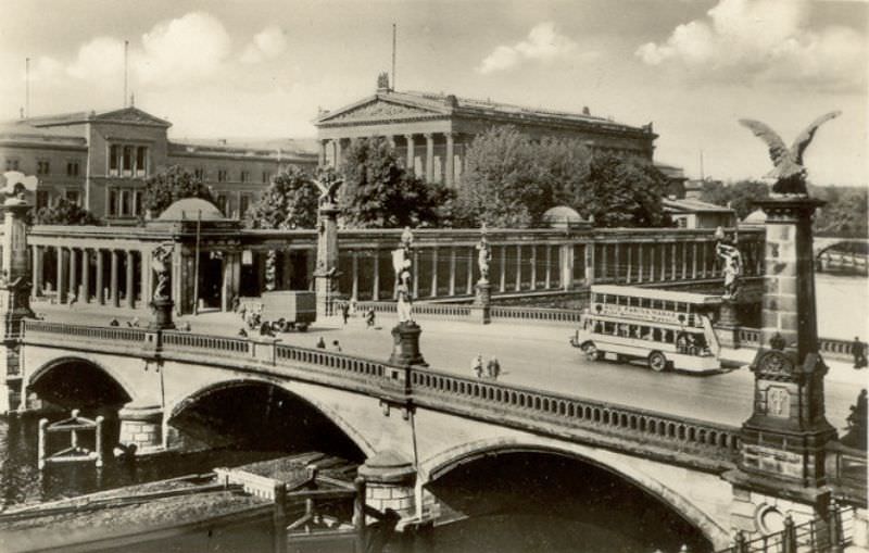 Fredericks Bridge with the National Gallery, Berlin, 1930