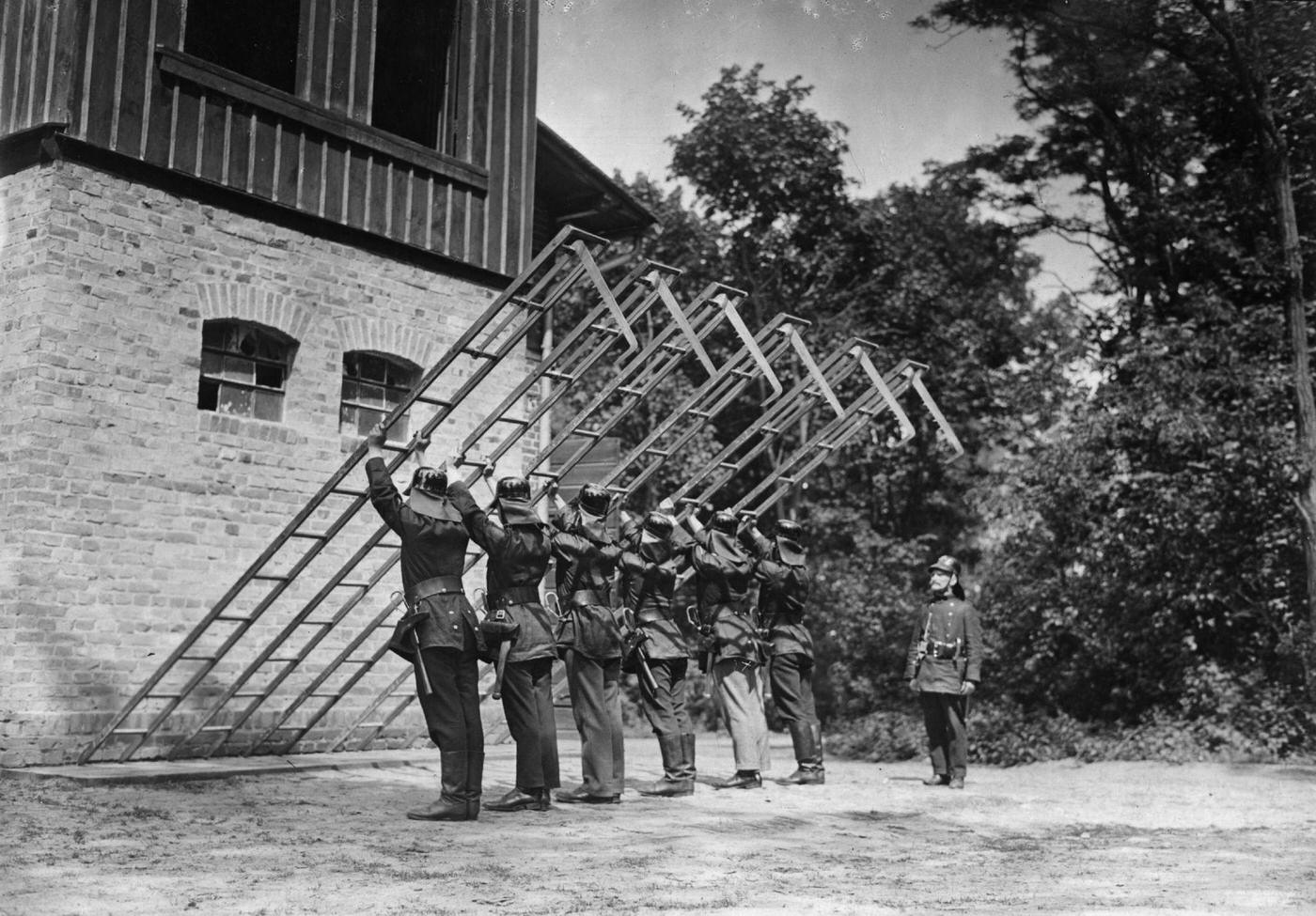 Righting Ladders, Berlin, 1930