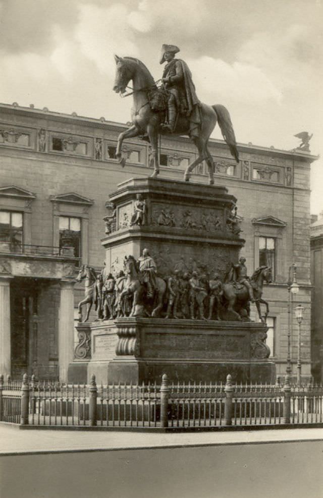 Monument to Frederick the Great, Berlin, 1930