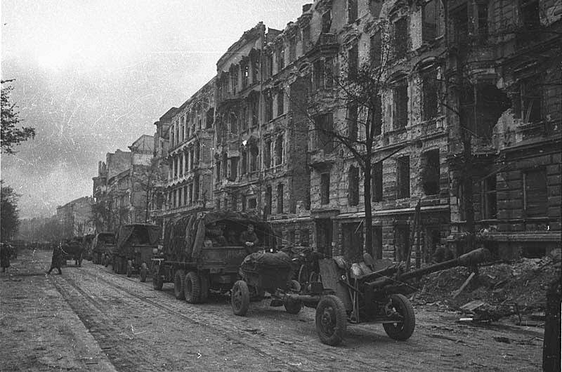 Powerful Photos Showcasing the Ruins of Berlin in the Aftermath of World War II