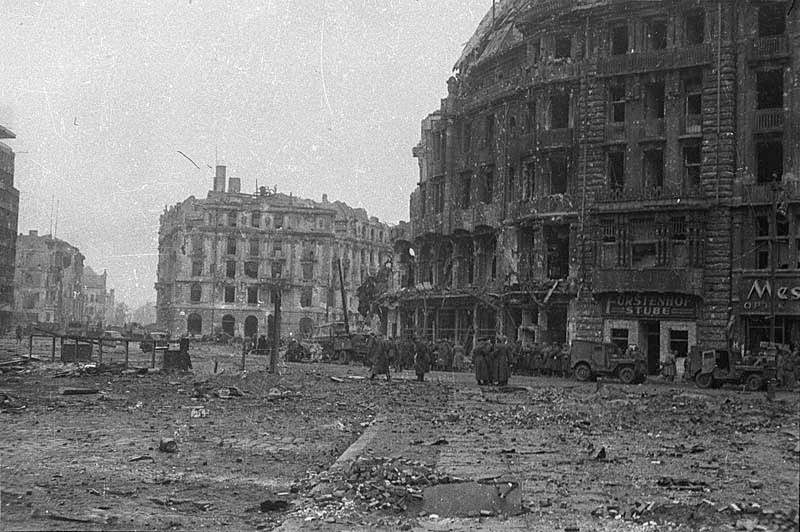 Powerful Photos Showcasing the Ruins of Berlin in the Aftermath of World War II