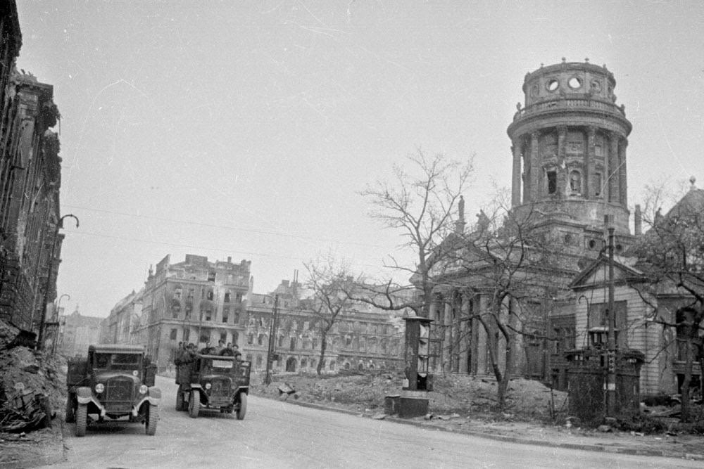 Powerful Photos Showcasing the Ruins of Berlin in the Aftermath of World War II