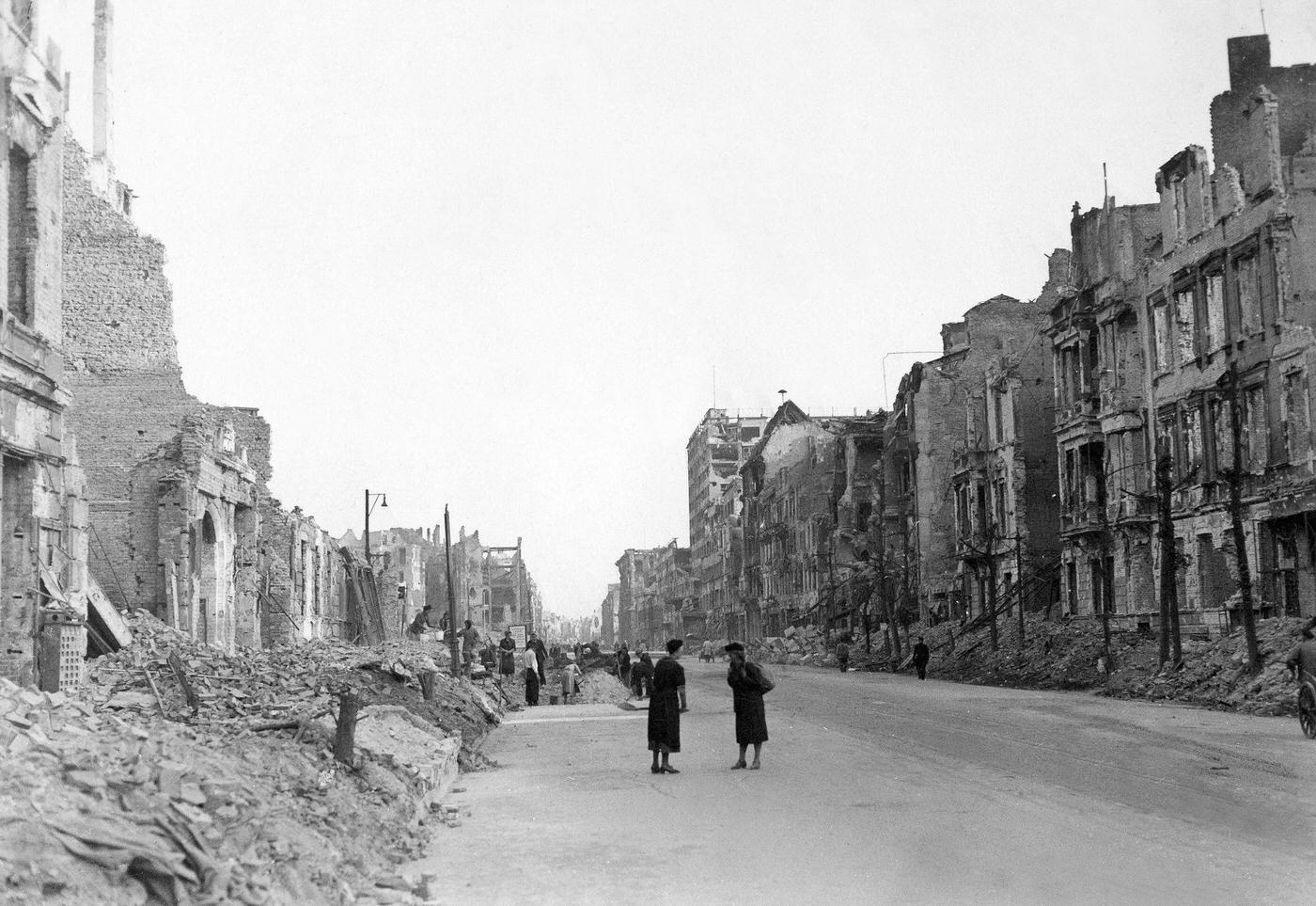 Berlin View in the Stresemannstrasse after the destruction during World War II. Photo: Walter Gircke, 1945.