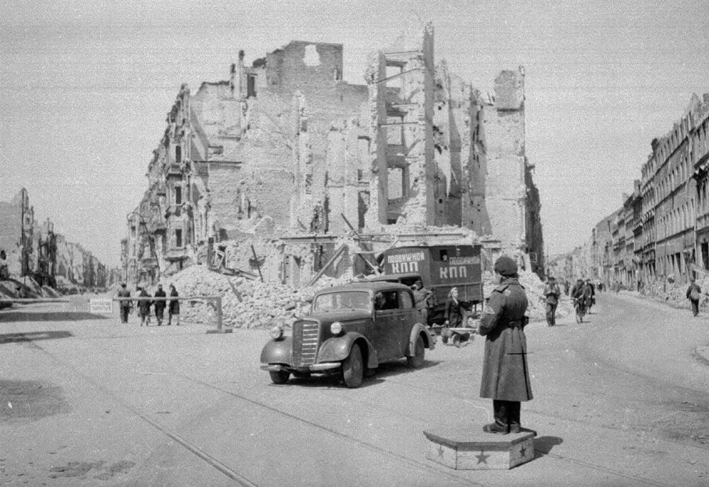 Powerful Photos Showcasing the Ruins of Berlin in the Aftermath of World War II