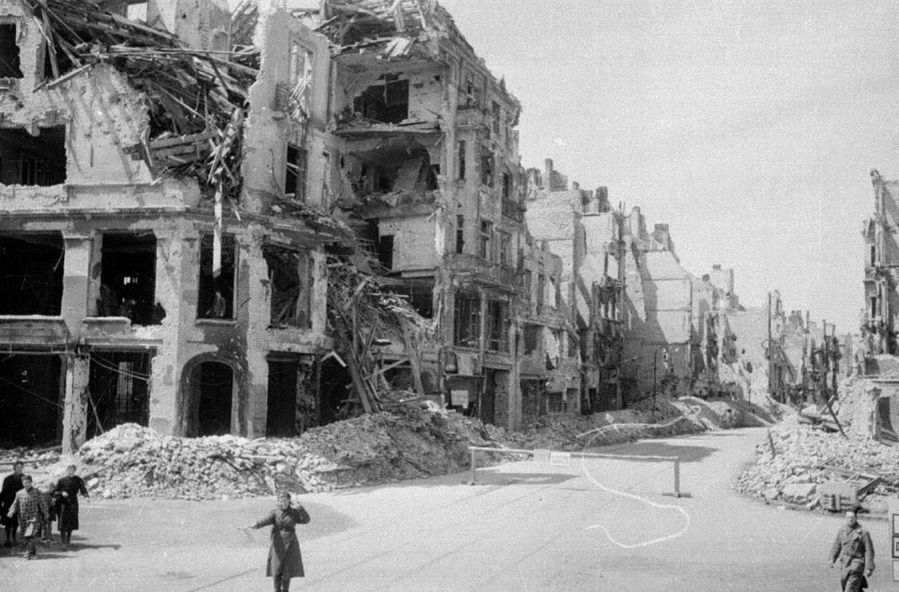 Powerful Photos Showcasing the Ruins of Berlin in the Aftermath of World War II