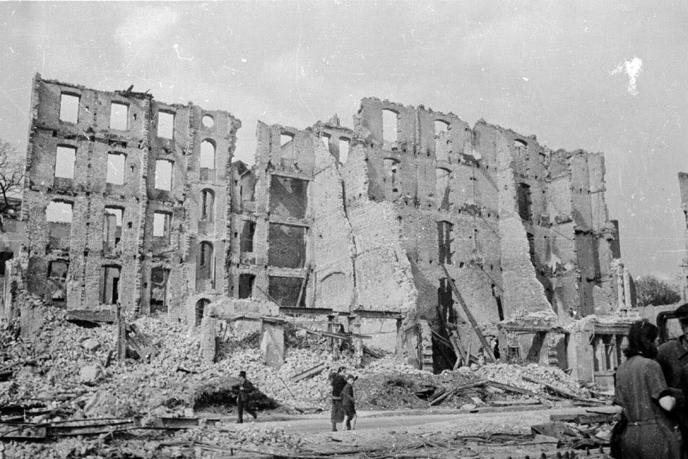 Powerful Photos Showcasing the Ruins of Berlin in the Aftermath of World War II