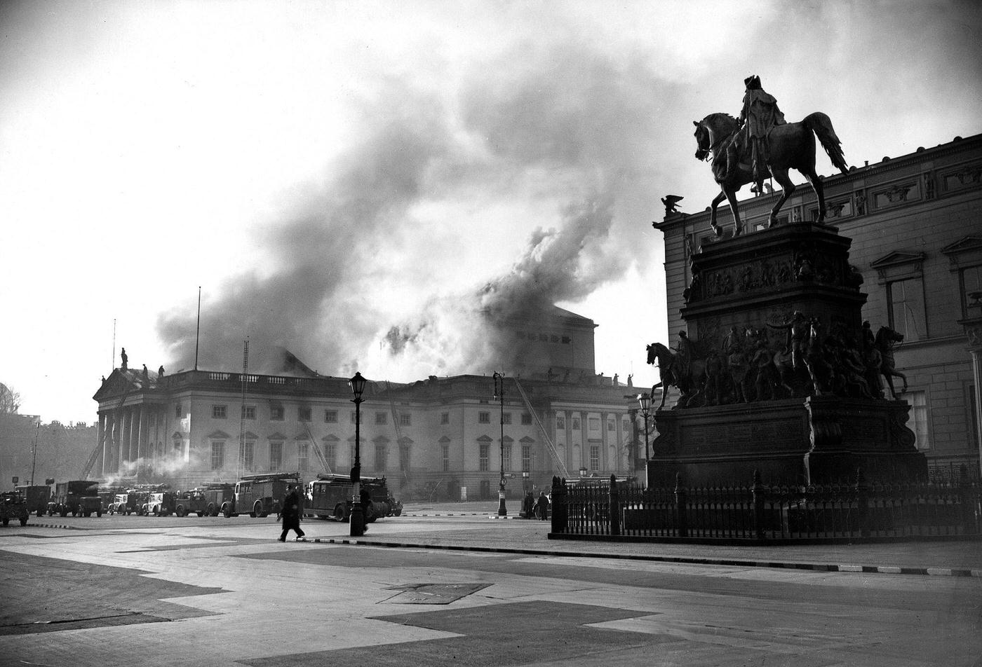 State Opera House Berlin on fire with the Friedrich-Memorial in the foreground, 1941.