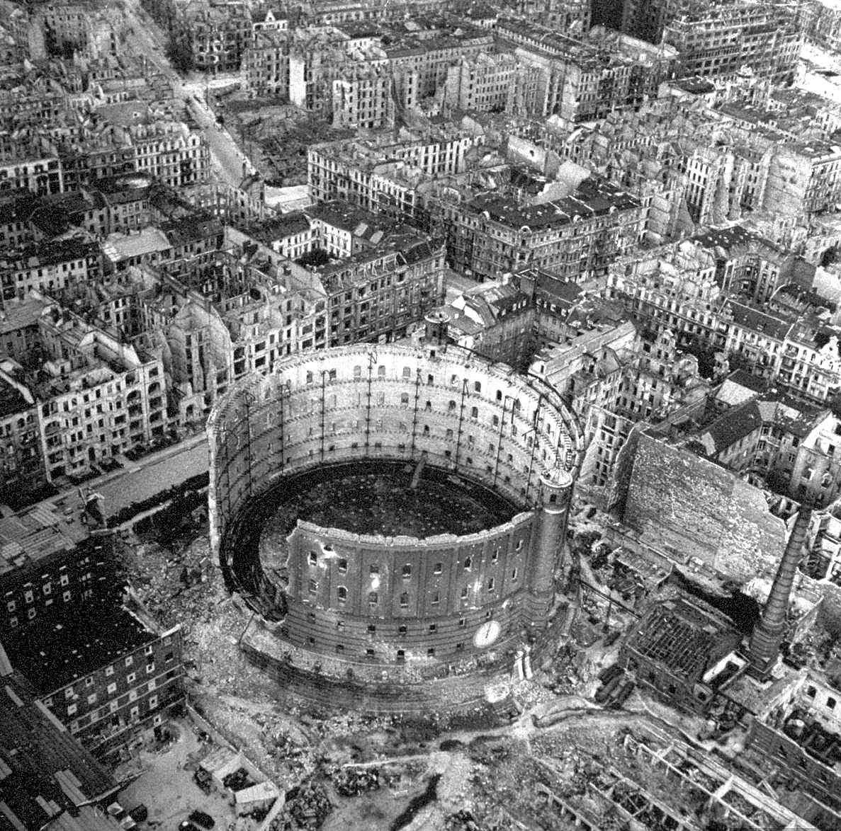 Powerful Photos Showcasing the Ruins of Berlin in the Aftermath of World War II