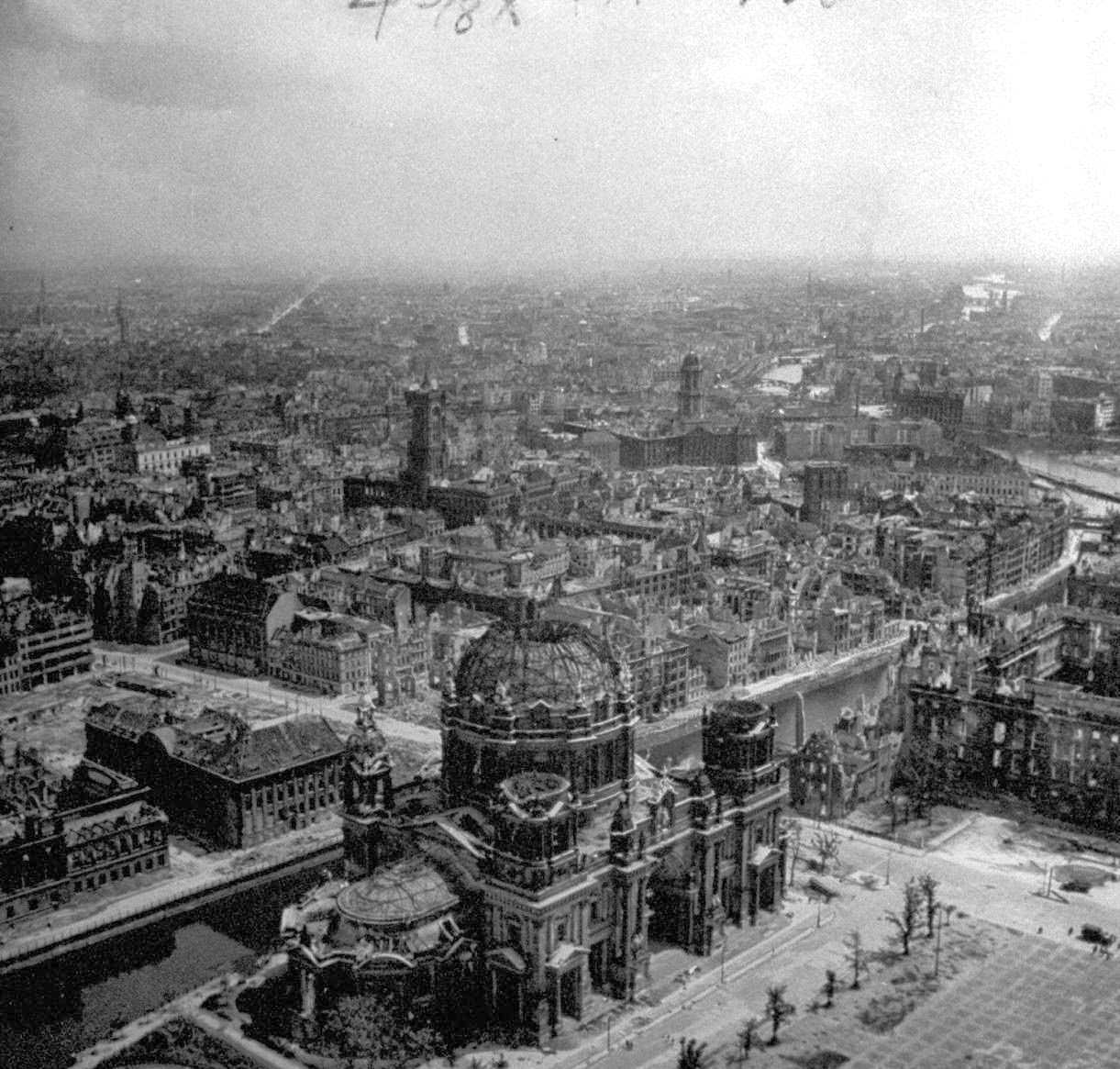 Powerful Photos Showcasing the Ruins of Berlin in the Aftermath of World War II
