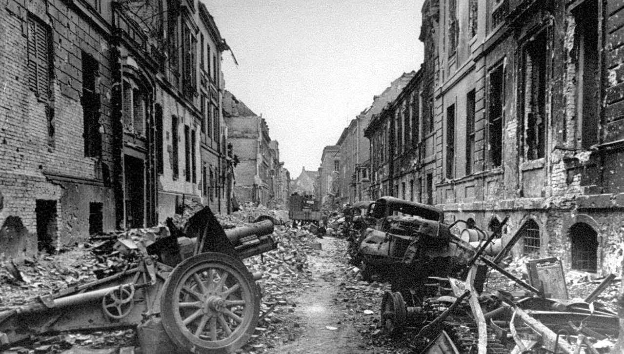 Powerful Photos Showcasing the Ruins of Berlin in the Aftermath of World War II