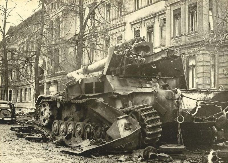 Powerful Photos Showcasing the Ruins of Berlin in the Aftermath of World War II