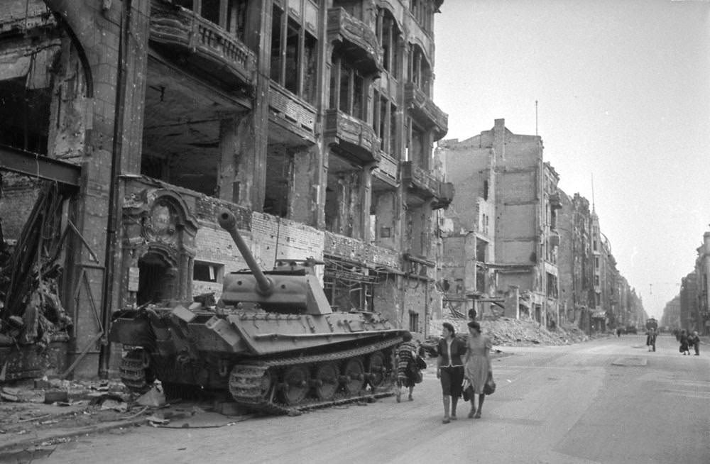 Powerful Photos Showcasing the Ruins of Berlin in the Aftermath of World War II