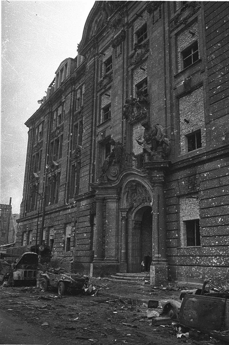 Powerful Photos Showcasing the Ruins of Berlin in the Aftermath of World War II