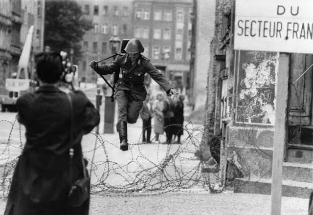 Leap Into Freedom: The Story Behind the Famous Photos of the Daring Escape of an East German Soldier