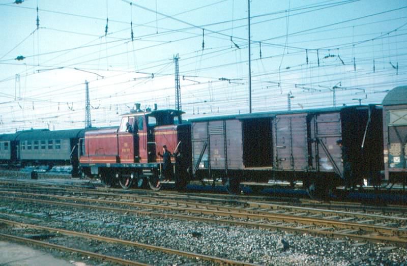 A V 60 diesel locomotive is moving an old two-axle freight car in the Heilbronn station yard, Heilbronn, Germany, 1960s