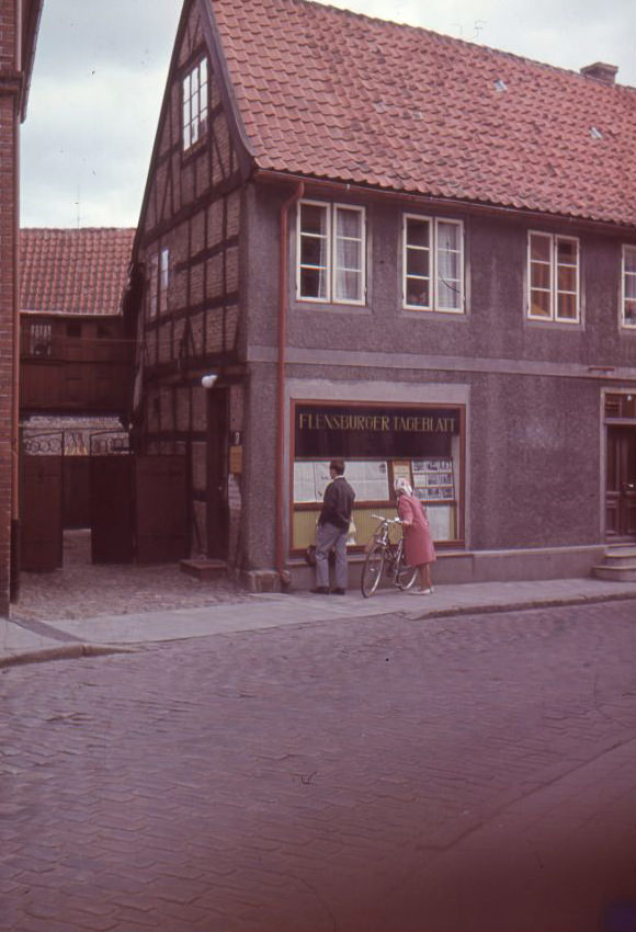 "Flensburger Tageblatt" on the Schmiedestraße in Kappeln (Schlei), 1960s
