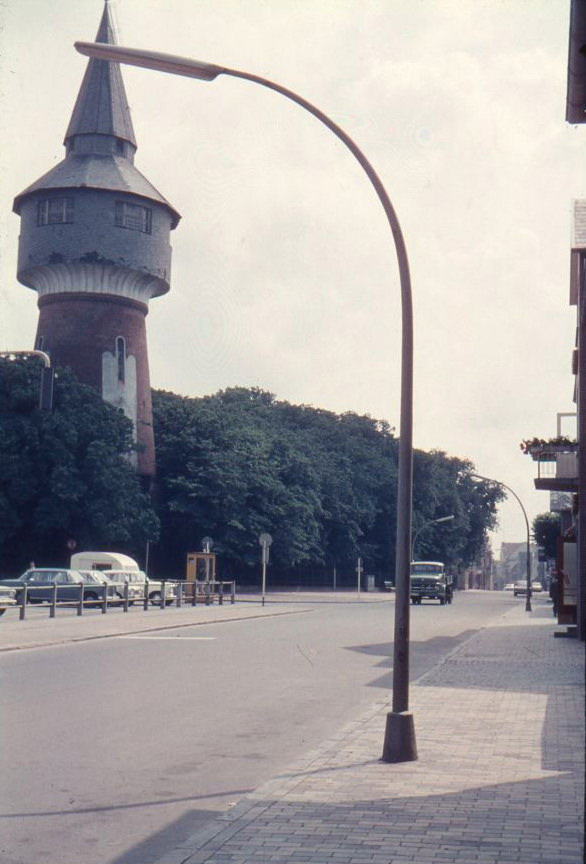 Husum Water Tower at Schlossgarten on the Marktstraße, corner of Parkstraße, 1960s