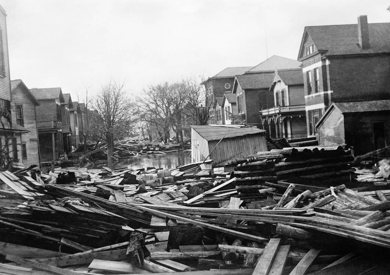 Flood-damaged houses in Dayton, Ohio after the Great Dayton Flood, 1913.