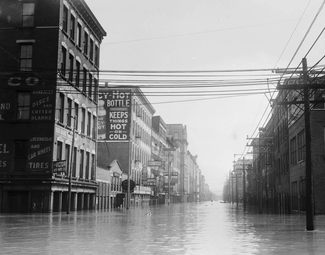 Flooded warehouses near downtown Cincinnati, Ohio, 1913.