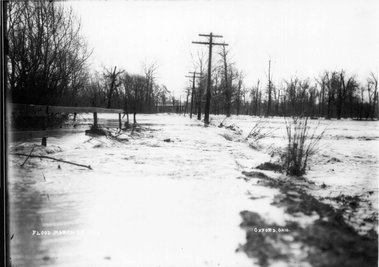 Rush of water during Oxford flood, 1913.