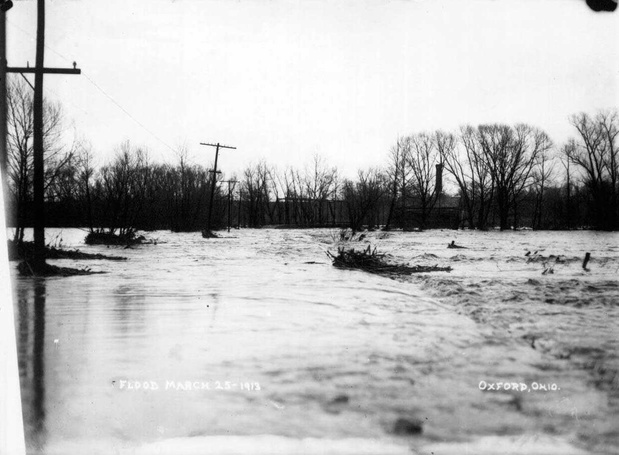 Rush of water during Oxford flood, 1913.