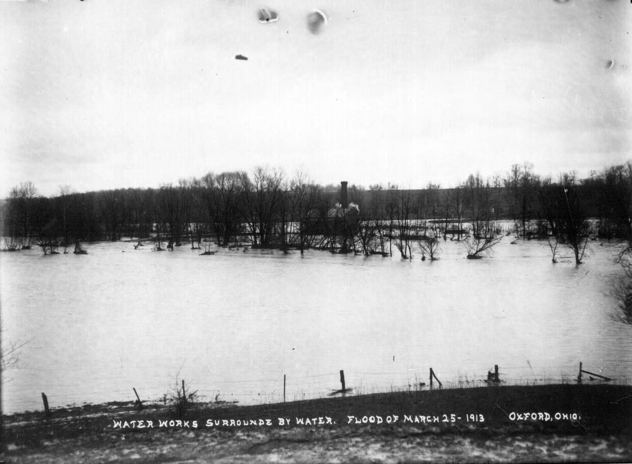 Waterworks surrounded by water during Oxford flood, 1913.