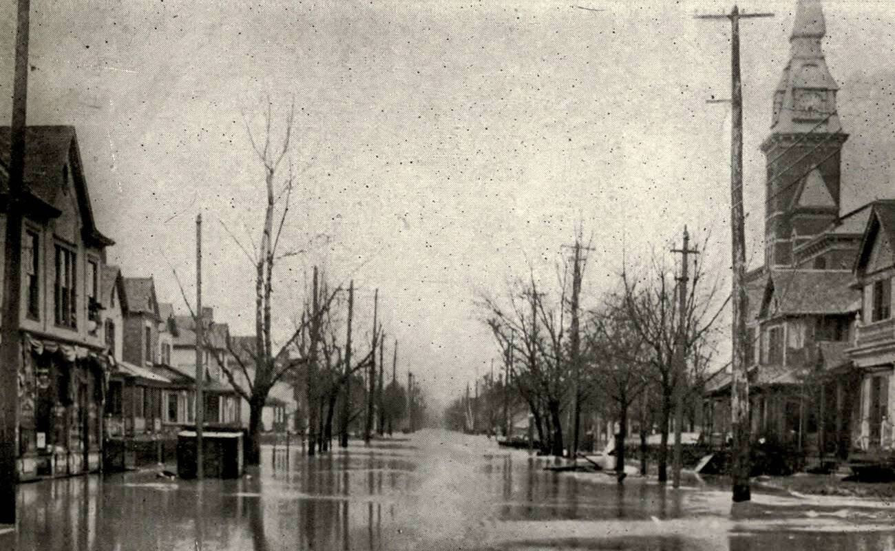 The western edge of the Great Dayton Flood on West Fifth Street, extended to Conover Street, Ohio, 1913.