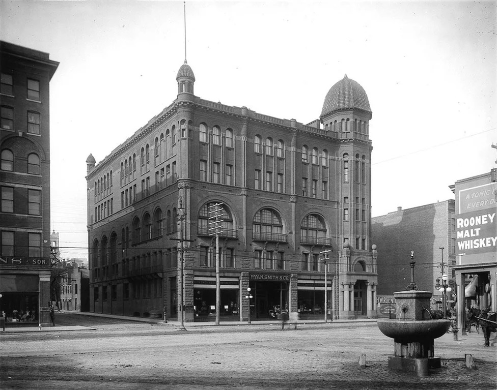 Masonic Temple and horse fountain with electric illumination, Richmond, Virginia, 1910.